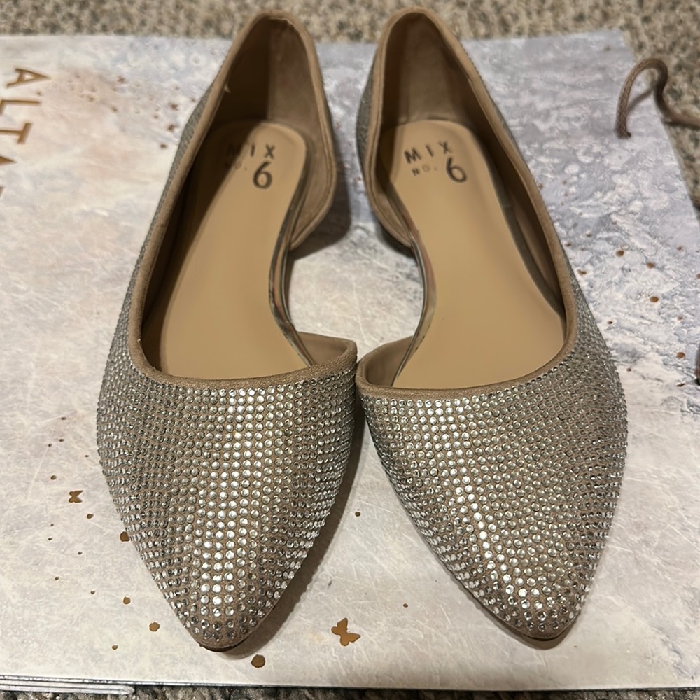 Mix No 6 pointed toe flats